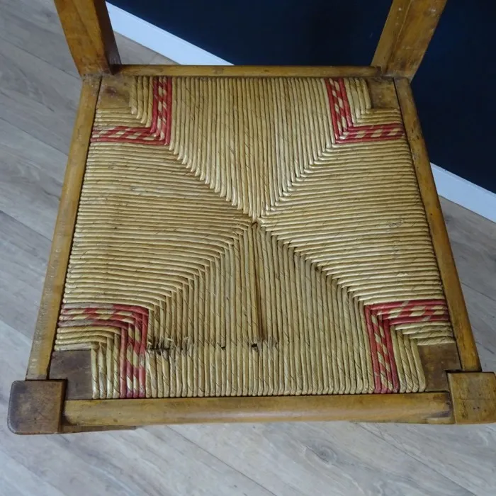 Chaise paillée toute simple - Le palais des bricoles