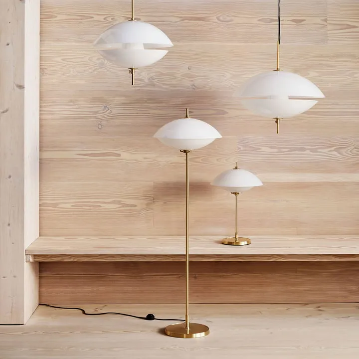Fritz Hansen - Clam Lampe de table Ø 33 cm, laiton / verre opale